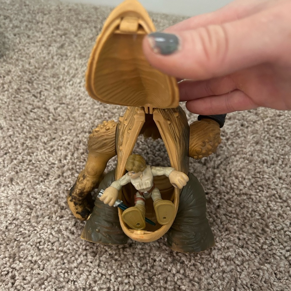 STAR WARS RANCOR! Actually eats and shoots out figurines! - Picture 3 of 3